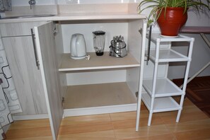 Standard Apartment, 2 Bedrooms, Non Smoking, Kitchenette | Private kitchenette | Full-size fridge, microwave, cookware/dishes/utensils - Wuasi Hospedaje - Adults only (Cusco)