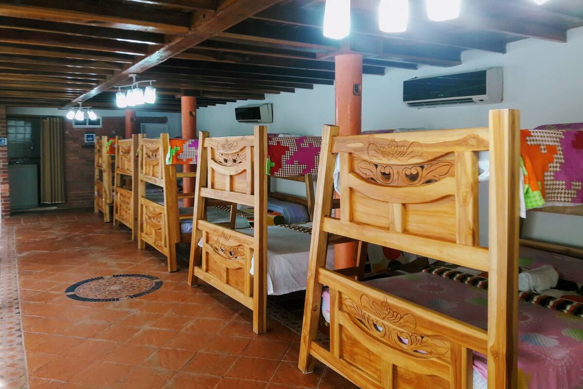 Habitación familiar, varias camas | Wifi gratis y ropa de cama
