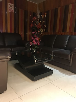 Área de estar no saguão