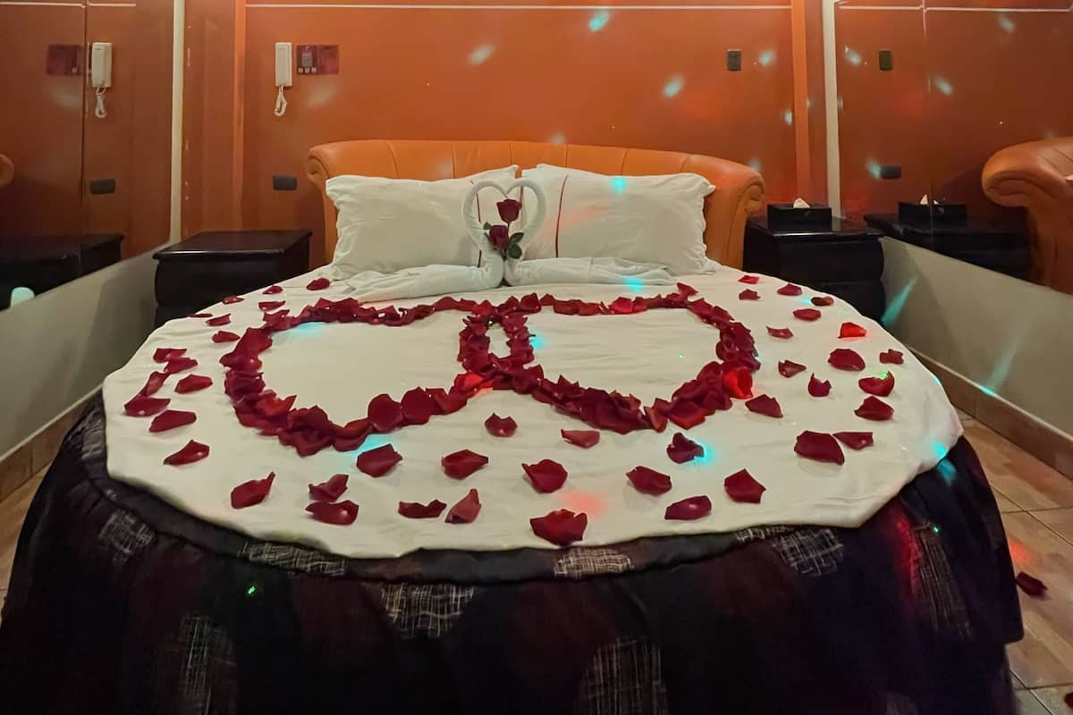 1 bedroom, premium bedding, individually decorated, soundproofing