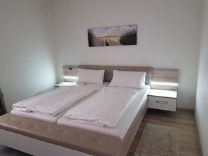1 dormitorio, escritorio, espacio para trabajar con un portátil