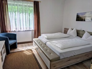 1 Schlafzimmer, Schreibtisch, laptopgeeigneter Arbeitsplatz