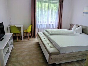 1 chambre, bureau, espace de travail pour ordinateur portable