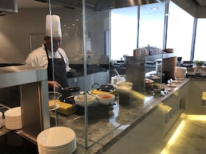 Daily buffet breakfast for a fee - Sky D'Mont Suites (Genting Highlands)