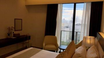 1 bedroom, premium bedding, in-room safe, desk