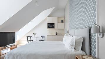 Premium Double or Twin Room | Hypo-allergenic bedding, in-room safe, individually decorated