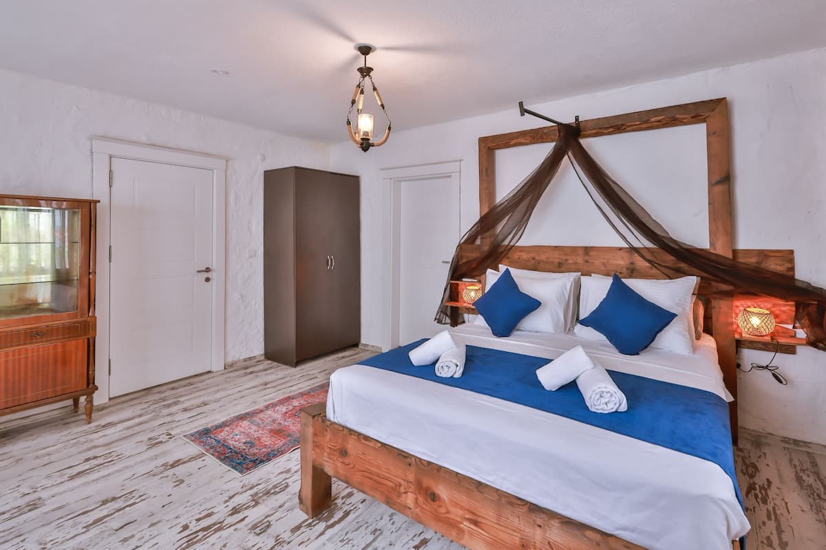 Executive Double Room, Multiple Beds, Non Smoking | Minibar, free WiFi, bed sheets