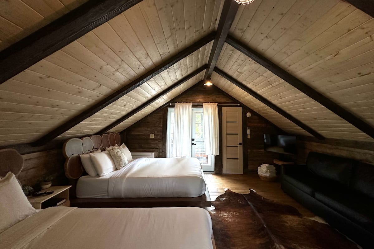 Room, Multiple Beds | Iron/ironing board, free WiFi, bed sheets