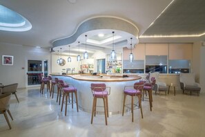 Bar (on property) - GOLDEN  SUN  RESORT (zakynthos)