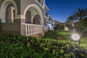 المنطقة المحيطة بالمنشأة