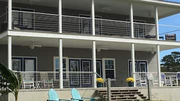 Suite, 1 King Bed, Non Smoking | Terrace/patio