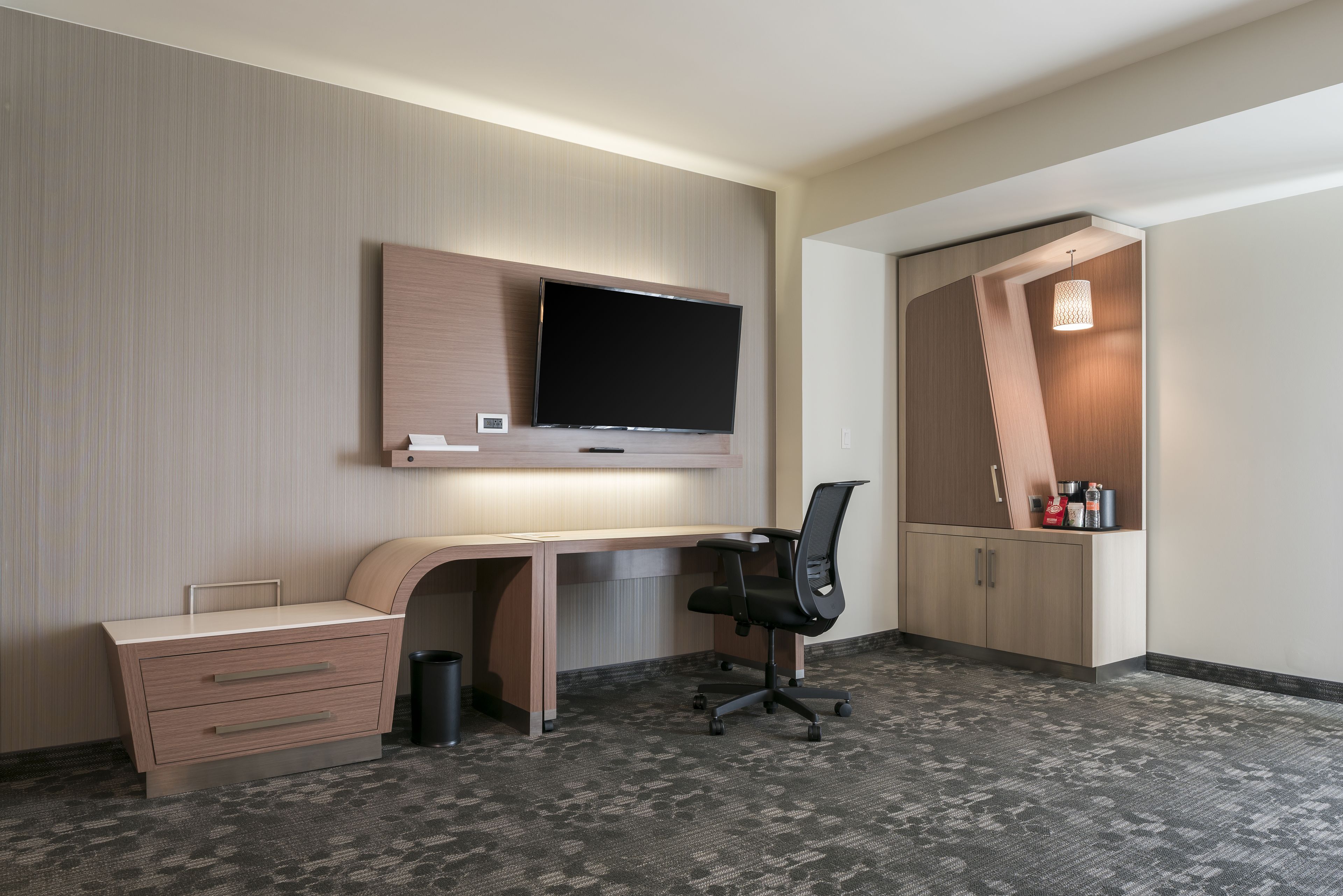 room, 1 king bed, non smoking | 1 bedroom, in-room safe, desk, soundproofing