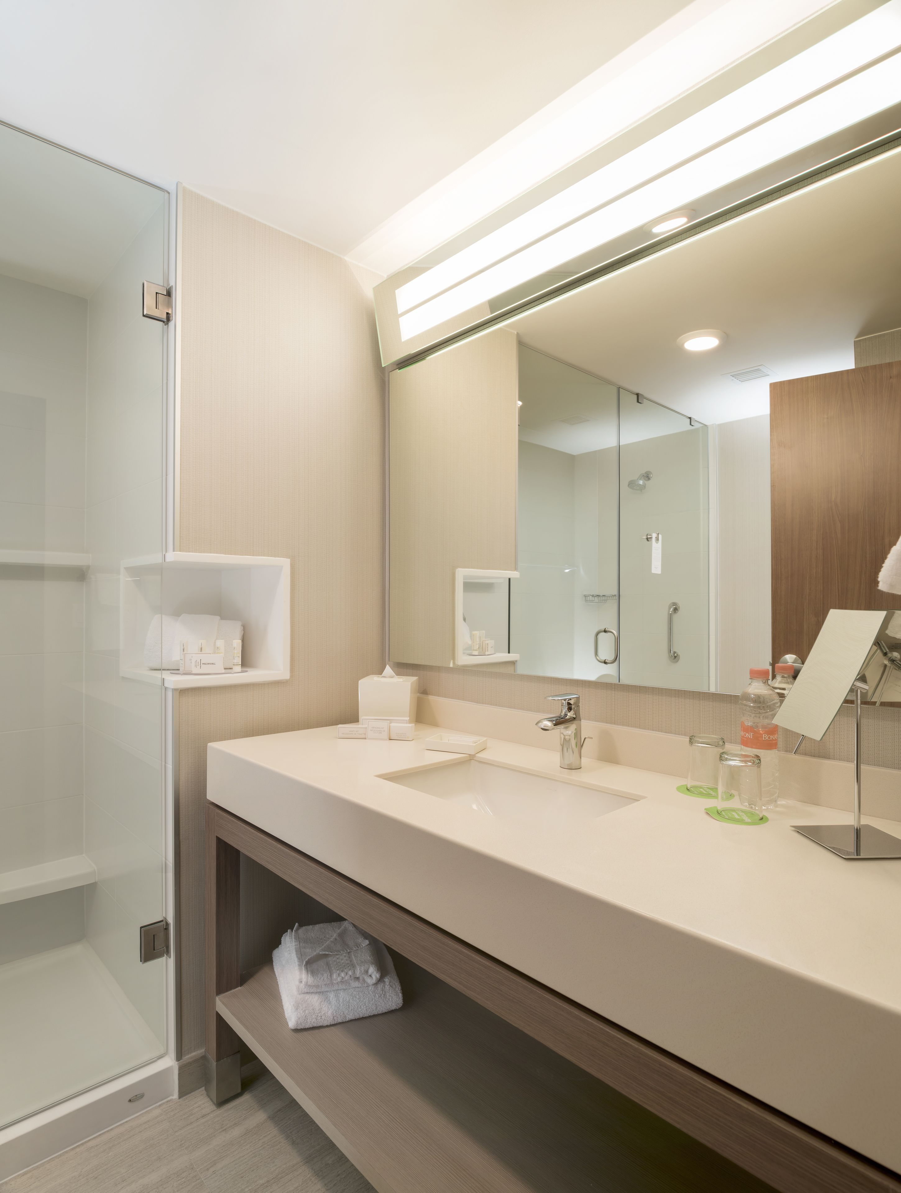 1 bedroom, in-room safe, desk, soundproofing