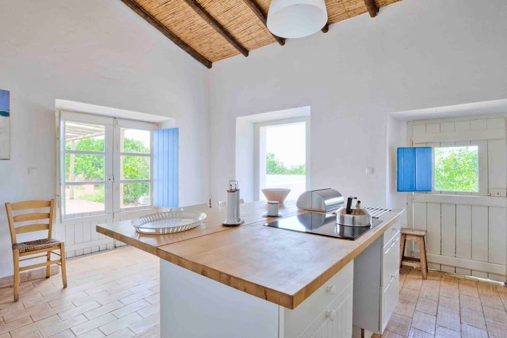The Peaceful Algarve | Private kitchen | Full-sized fridge, microwave, oven, stovetop