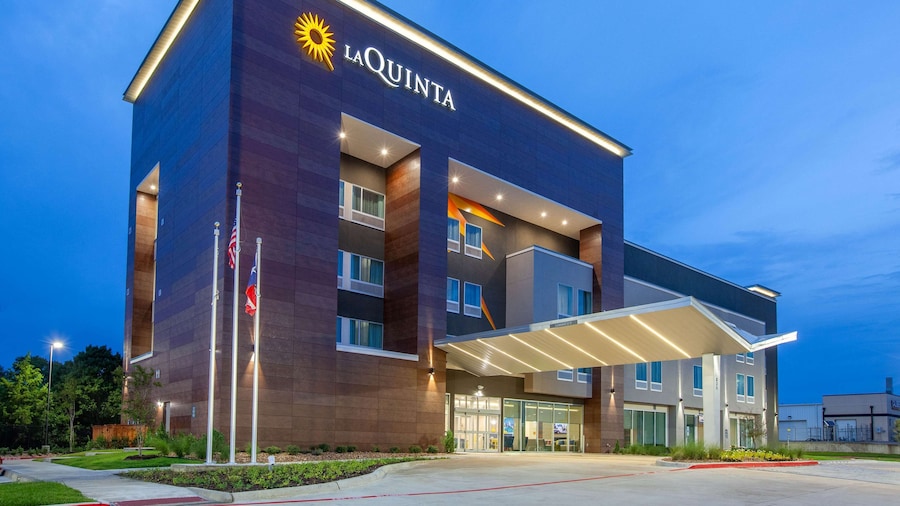 La Quinta Inn & Suites by Wyndham Dallas Duncanville