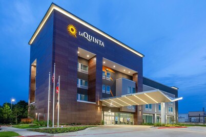 La Quinta Inn & Suites by Wyndham Dallas Duncanville