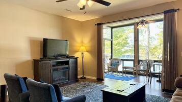 Condo, 3 Bedrooms | Living area