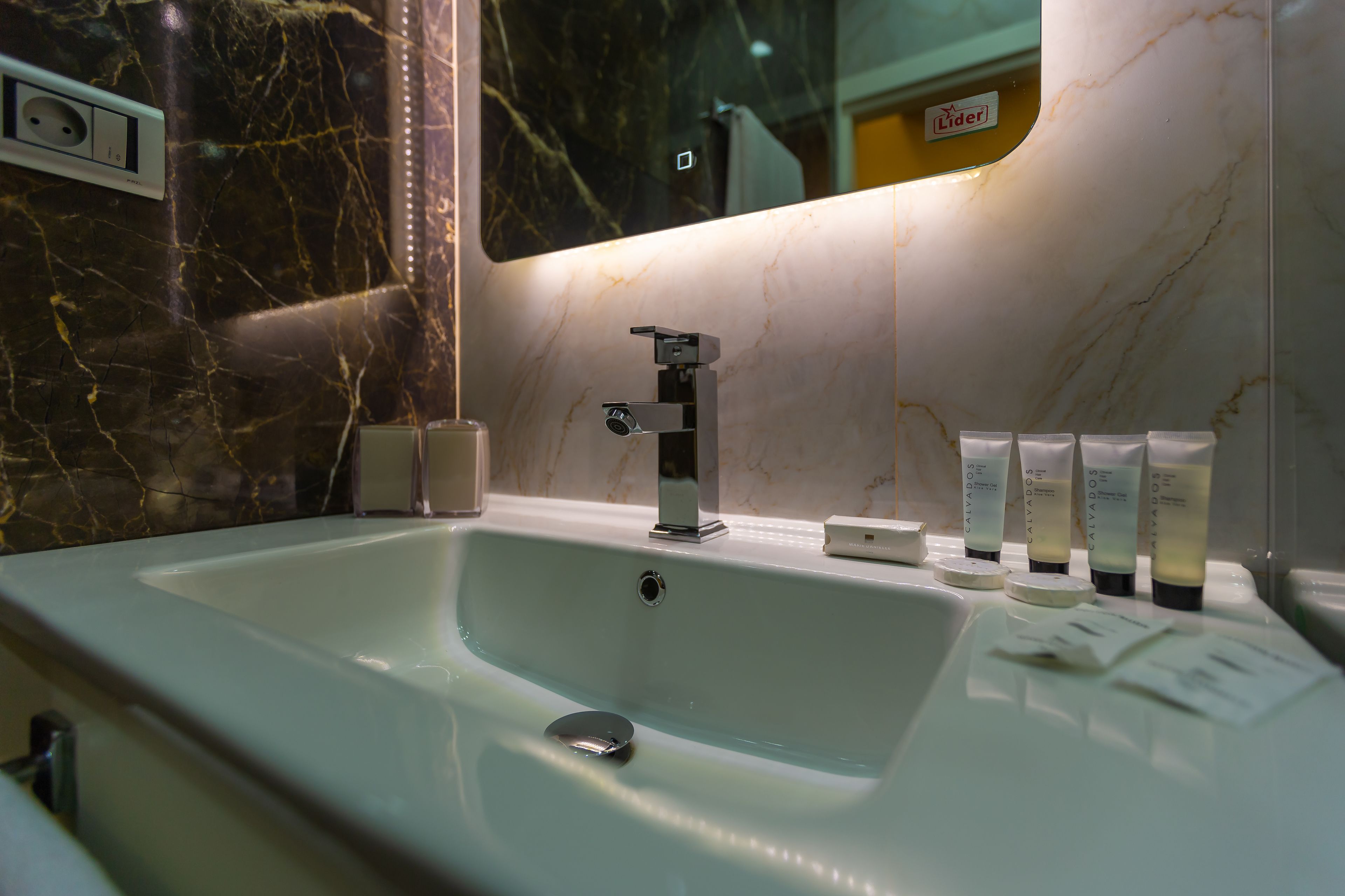 standard double room, 1 king bed | bathroom | shower, rainfall showerhead, free toiletries, hair dryer