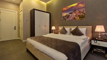 Habitació doble estàndard, 1 llit de matrimoni gran | Roba de llit d'alta qualitat, cobrellits i minibar