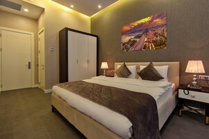 Standard Double Room, 1 King Bed | Premium bedding, down comforters, minibar, in-room safe