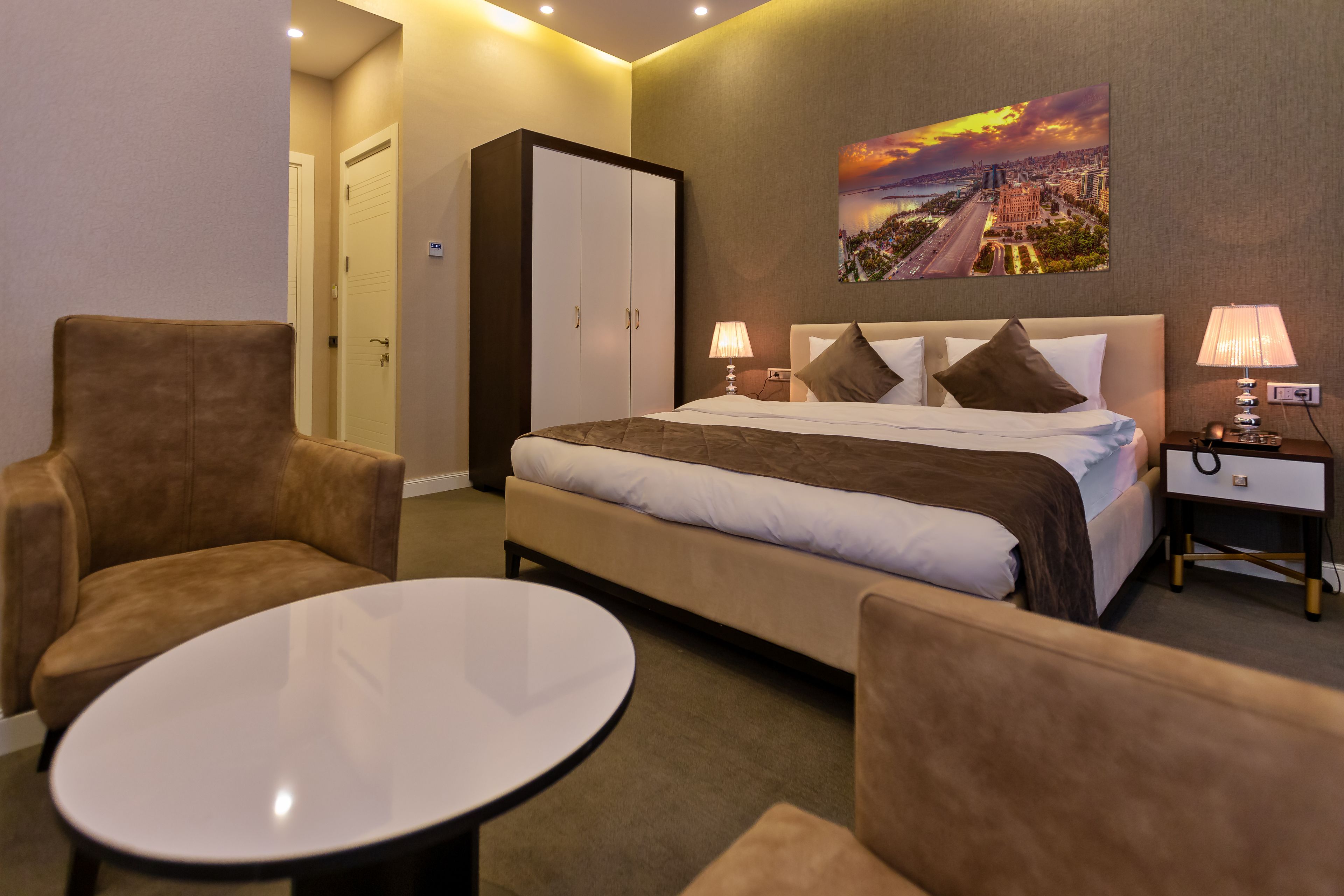 standard double room, 1 king bed | premium bedding, down duvets, minibar, in-room safe