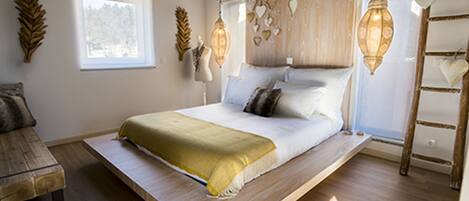 Desk, blackout drapes, iron/ironing board, free cribs/infant beds