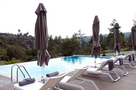 Outdoor pool, pool umbrellas, sun loungers