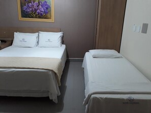 Single Room | 1 bedroom, in-room safe, desk, blackout drapes - Hotel Loureiro (Rio Branco)