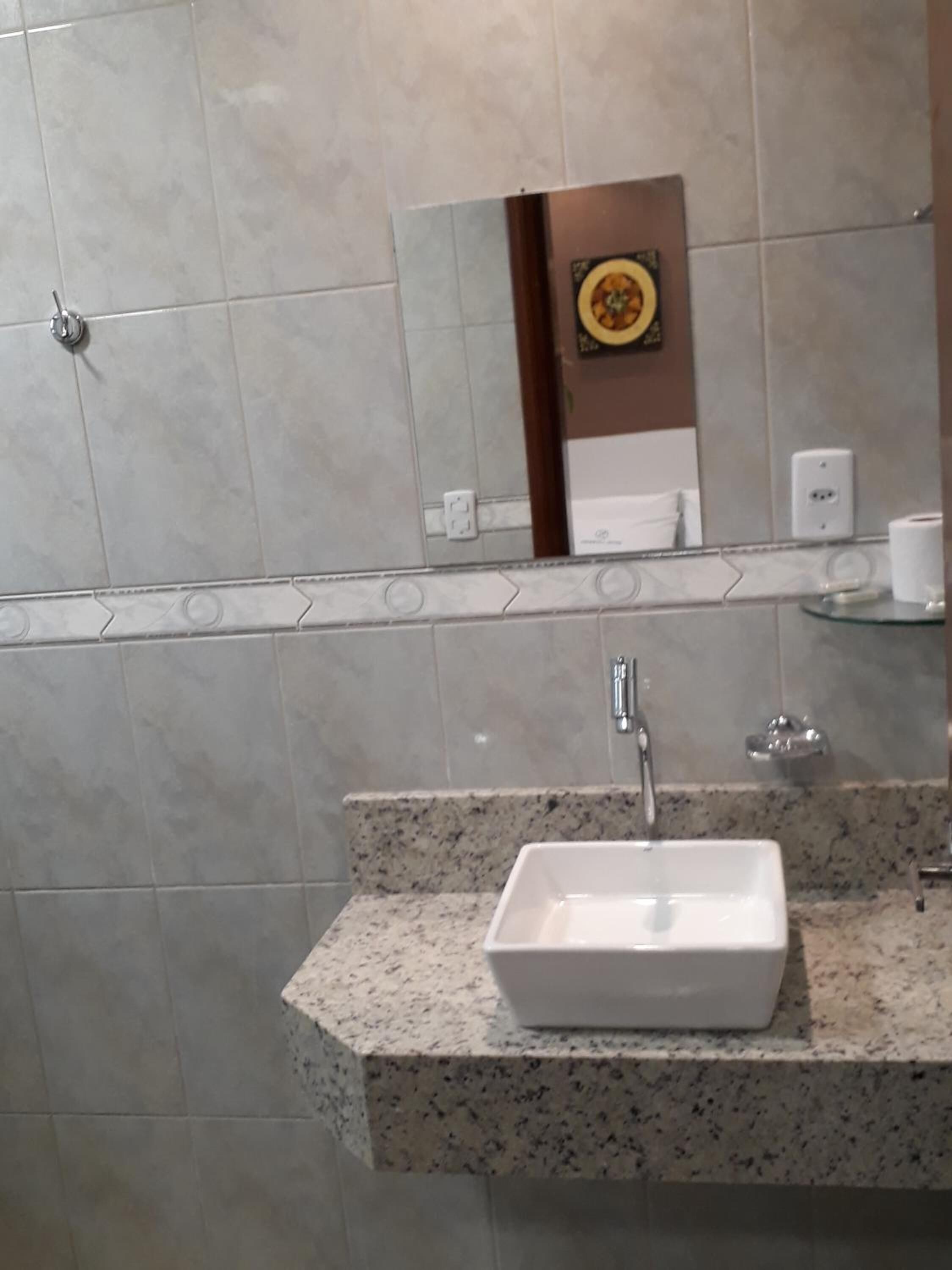 shower, free toiletries