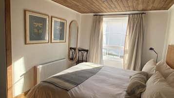 Premium bedding, individually decorated, iron/ironing board, bed sheets