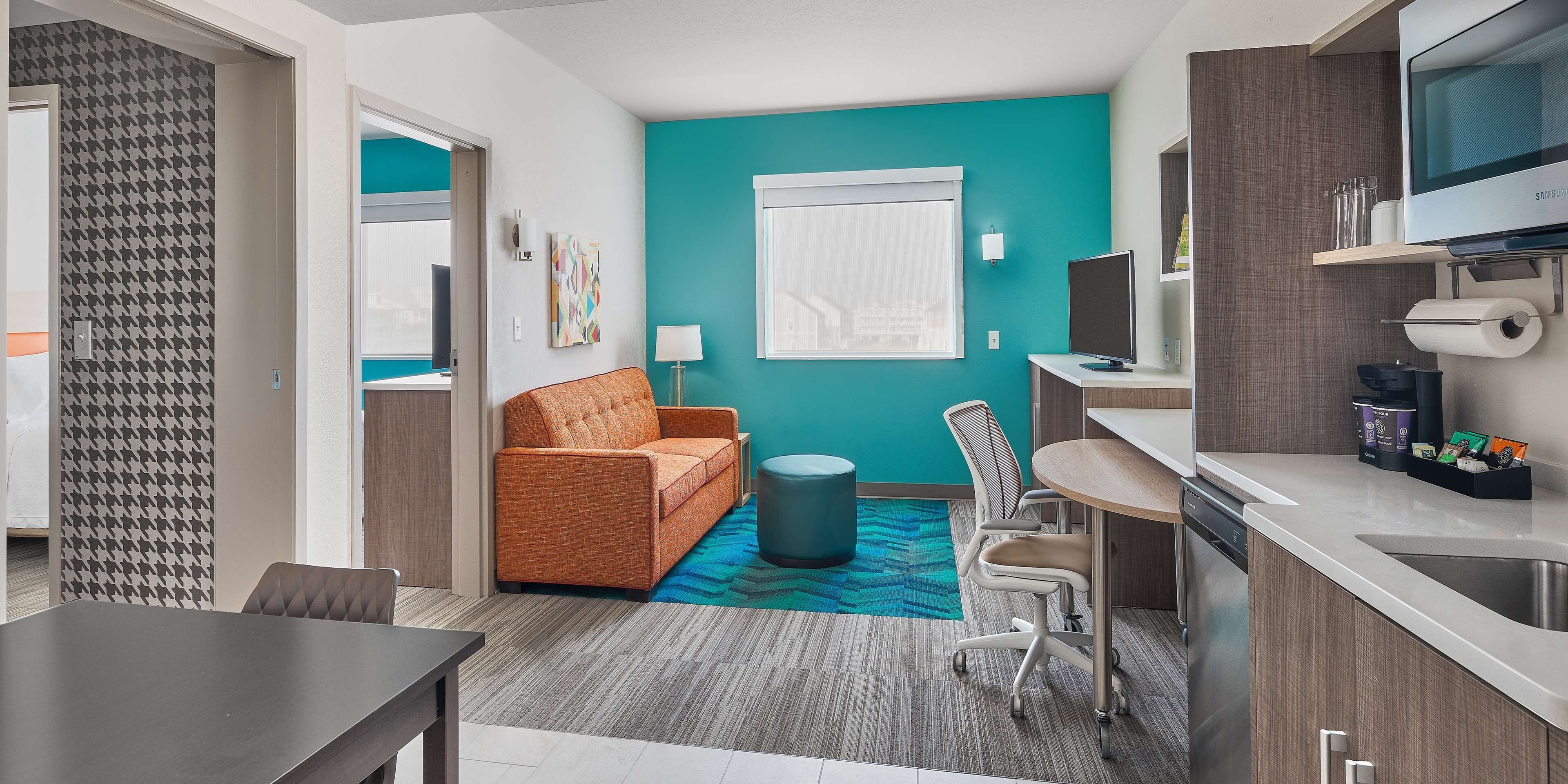 in-room safe, desk, laptop workspace, blackout curtains