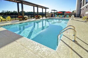 Outdoor pool - Home2 Suites by Hilton Lagrange (LaGrange)