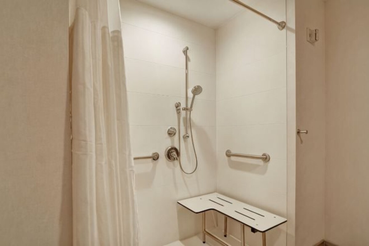 King Room-Hearing Accessible