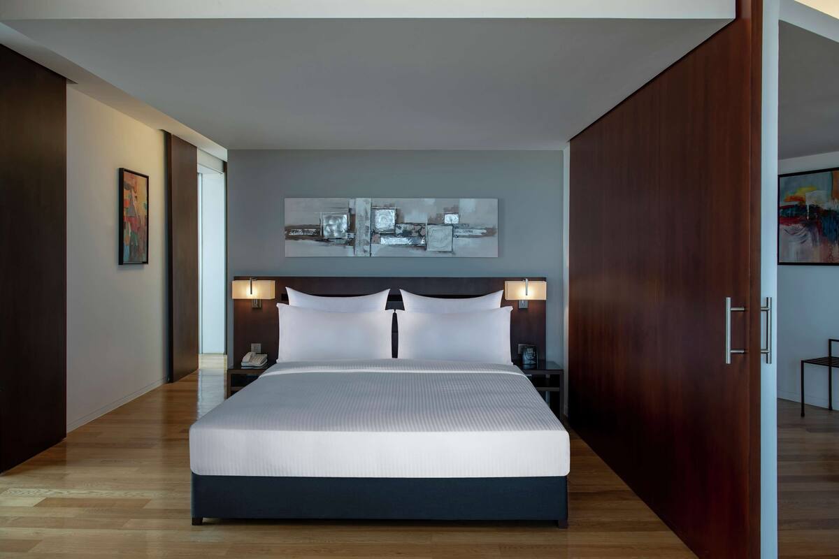Premium bedding, minibar, in-room safe, desk