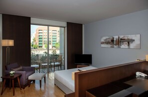 Chambre, 1 très grand lit | Literie de qualité supérieure, minibar, coffres-forts dans les chambres