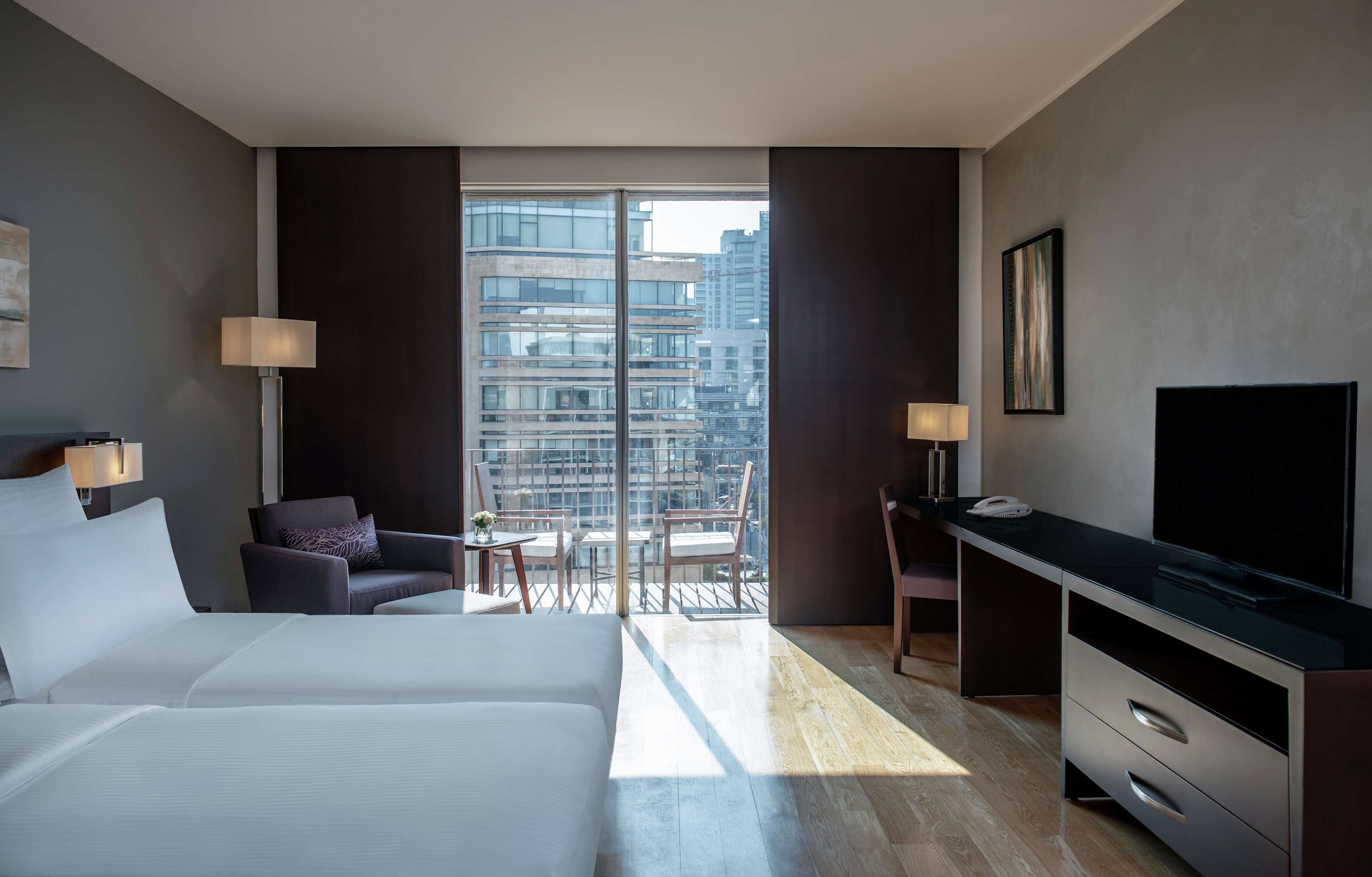 executive room, 2 single beds | premium bedding, minibar, in-room safe, desk