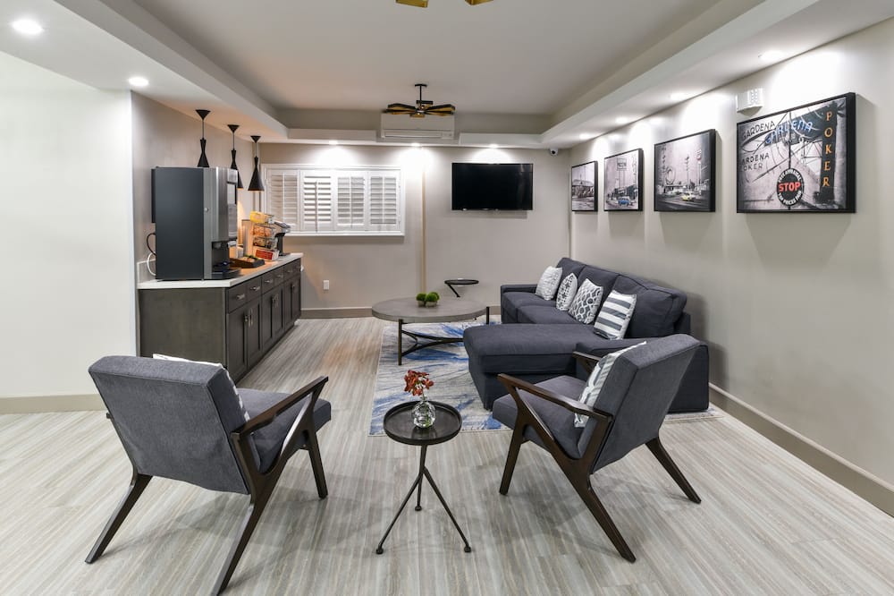 Hollywood Inn Suites Hotel