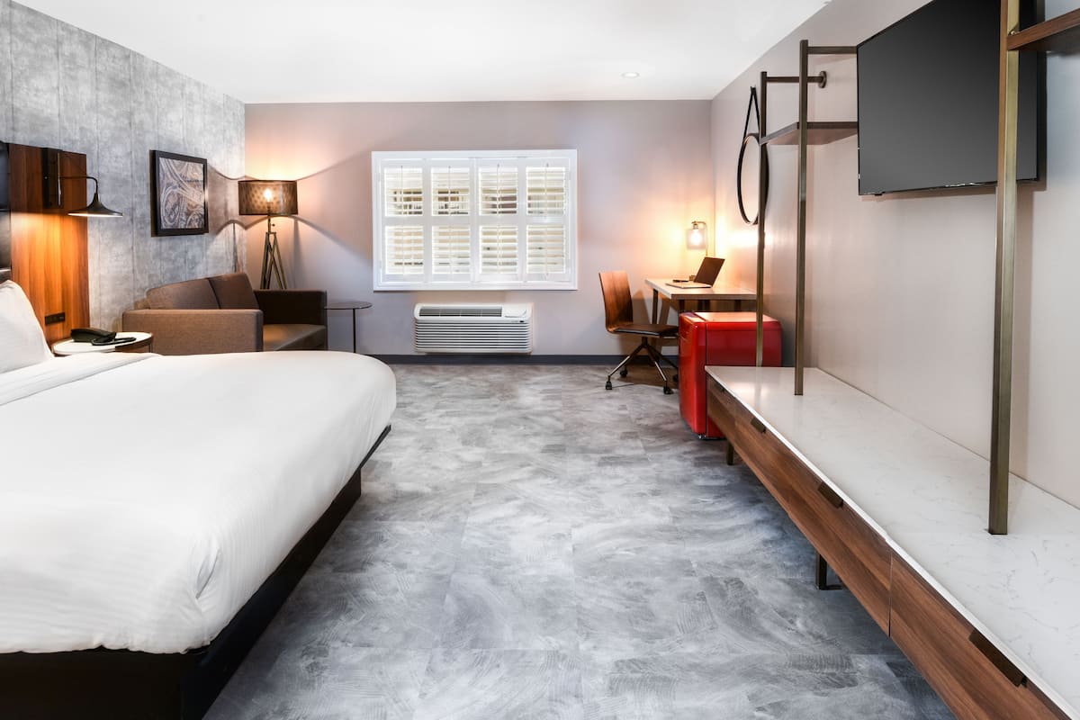 1 bedroom, in-room safe, free WiFi, bed sheets