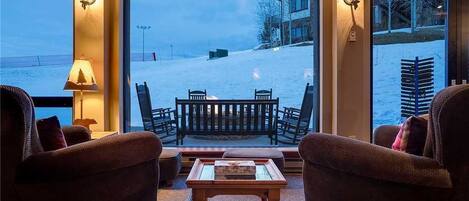 Apartment, Multiple Beds | Living area