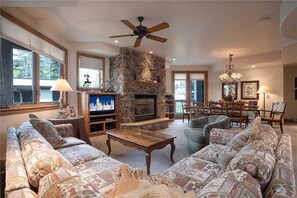 아파트, 침대(여러 개) | 거실 공간