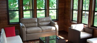 Spacious newly remodeled pet-friendly home