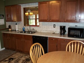Fridge, microwave, oven, stovetop - Spacious newly remodeled pet-friendly home (St Germain)