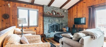 Beautiful Windham Chalet 2 minutes to Town and the Mountain