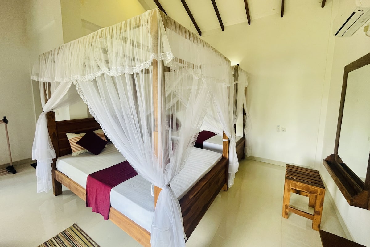 7 bedrooms, individually decorated, desk, soundproofing