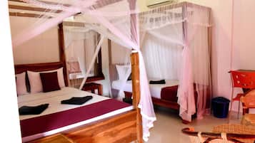 Deluxe Triple Room with Balcony | 7 bedrooms, individually decorated, desk, soundproofing