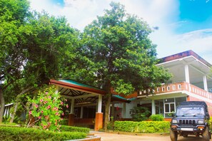 Front of property - Green Hut Nature Resort (Sigiriya)