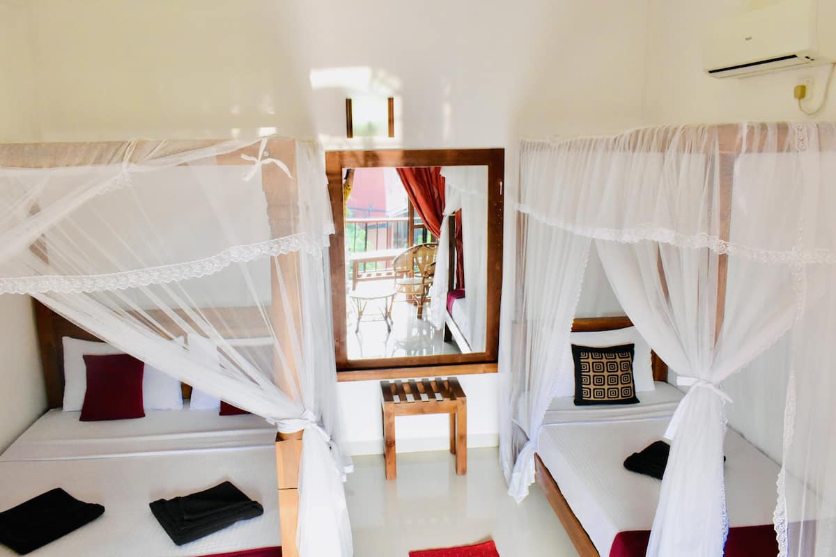 7 habitaciones, decoración personalizada y escritorio