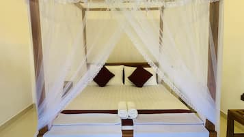 Standard Double Room, 3 Bedrooms, Garden View | 7 bilik tidur, dihias secara berasingan, meja, kalis bunyi