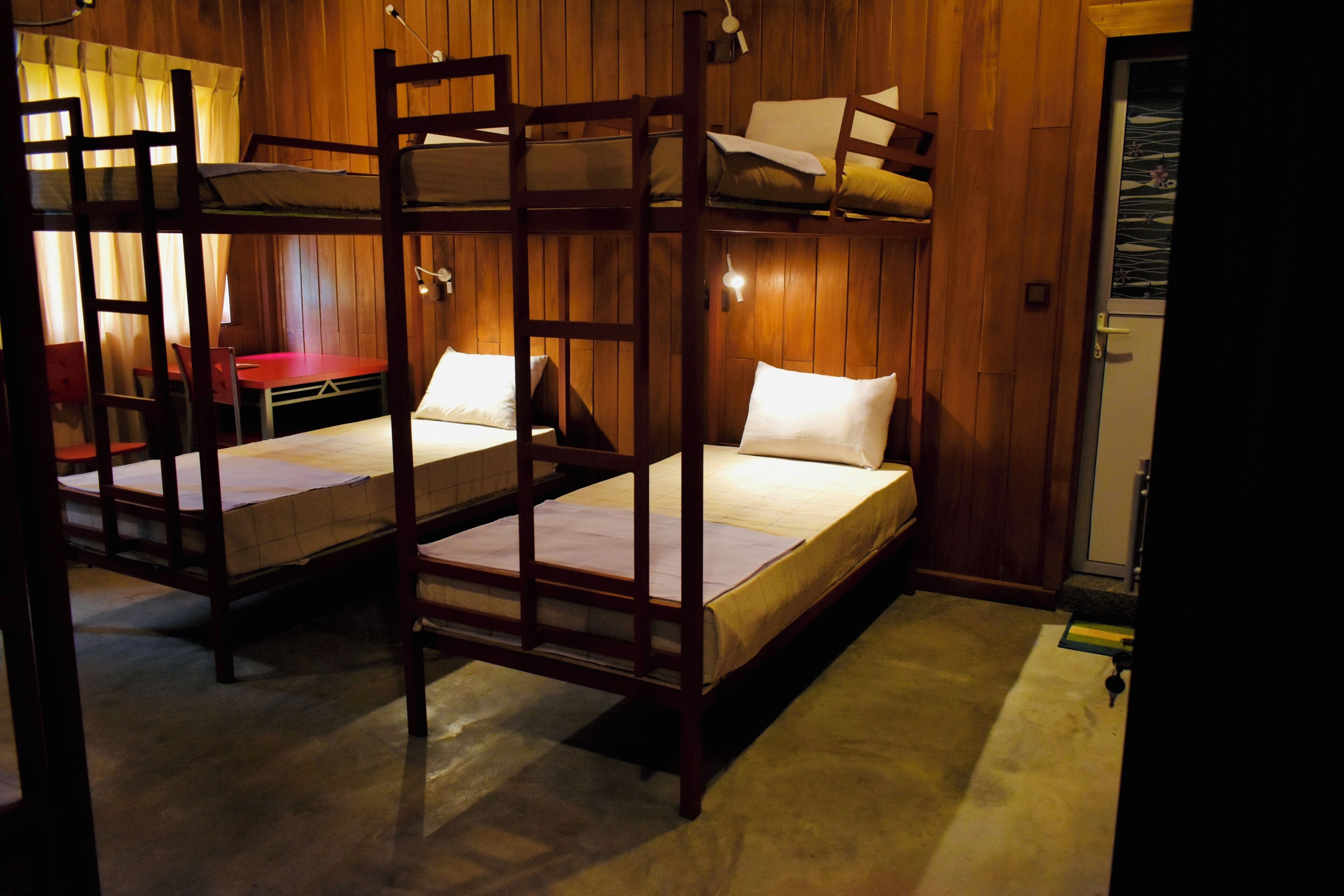 Family Room with 4 Bunk Beds | 7 chambres, lit avec matelas en mousse à mémoire, décor unique, bureau