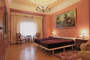 4 bedrooms, iron/ironing board, free WiFi, bed sheets